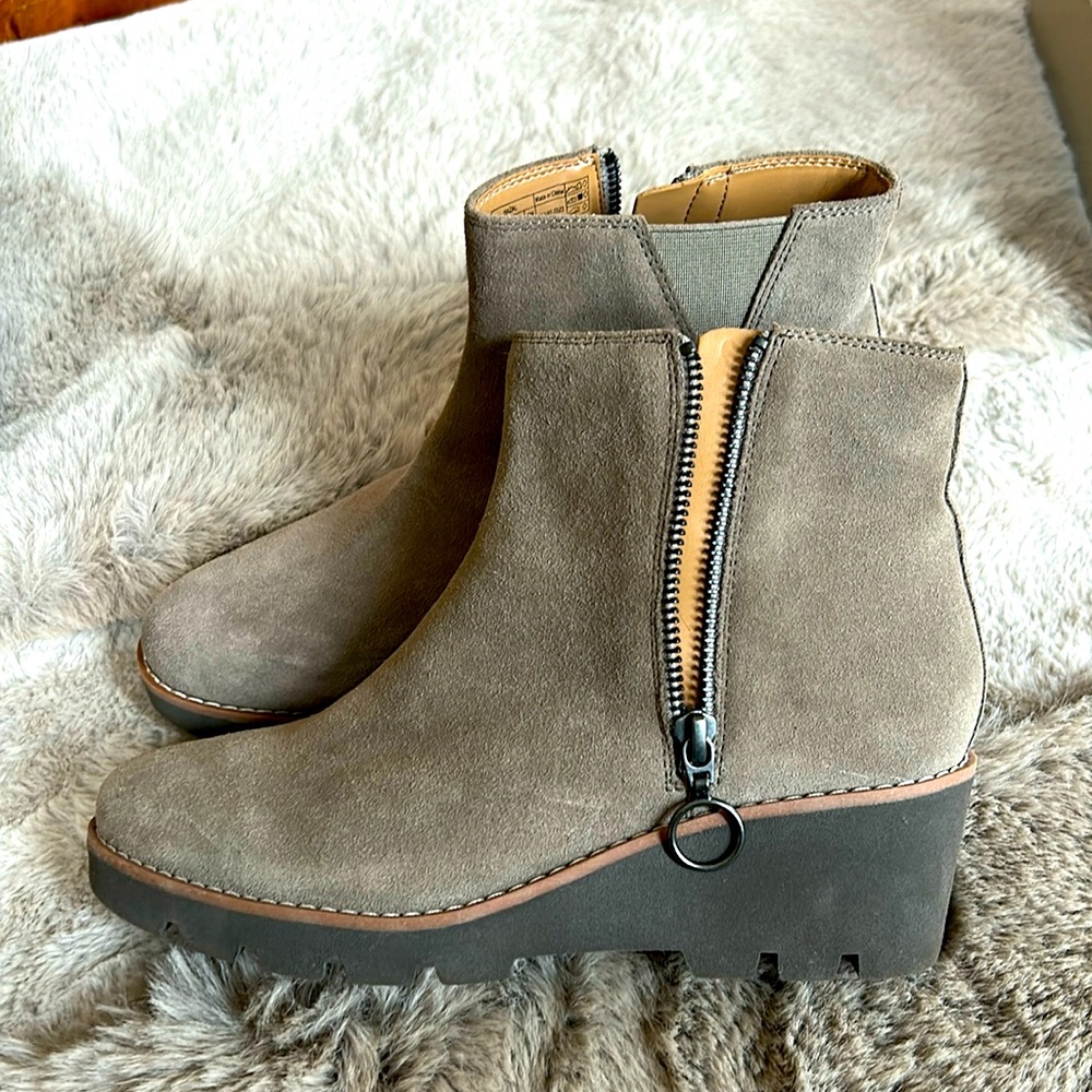 Vionic Ariana Wedge Bootie taupe